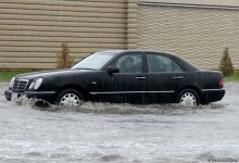 İntensiv yağışlar Bakı küçələrində problemlər yaradıb (FOTO/VİDEO)