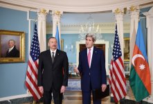 Azərbaycan Prezidenti İlham Əliyev ABŞ-ın dövlət katibi Con Kerri ilə görüşüb (FOTO)
