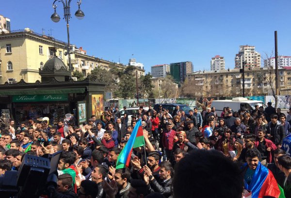 Paytaxt Bakı Ordumuzun uğurlarını qeyd edir (FOTO/VİDEO)