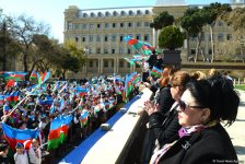 Azərbaycan xalqı Milli Ordumuzun uğurlarını qeyd edir (ƏLAVƏ OLUNUB)  (FOTO 1)