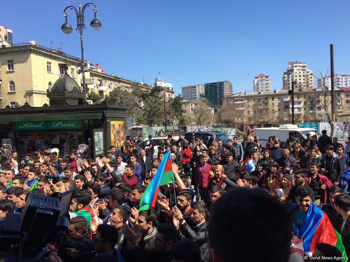 Paytaxt Bakı Ordumuzun uğurlarını qeyd edir (FOTO/VİDEO)