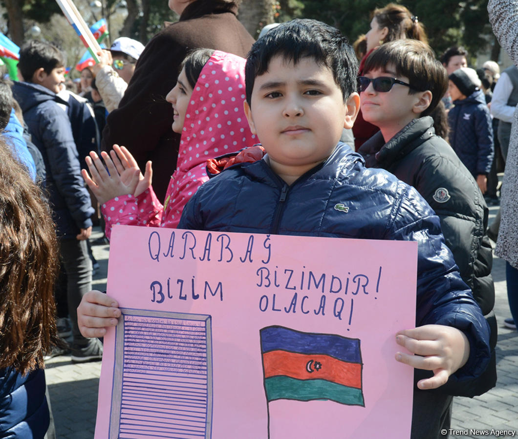 Azərbaycan xalqı Milli Ordumuzun uğurlarını qeyd edir (ƏLAVƏ OLUNUB)  (FOTO 1)