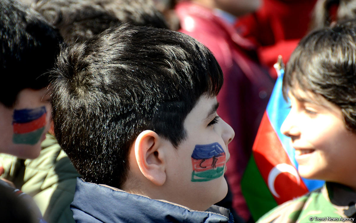 Azərbaycan xalqı Milli Ordumuzun uğurlarını qeyd edir (ƏLAVƏ OLUNUB)  (FOTO 1)