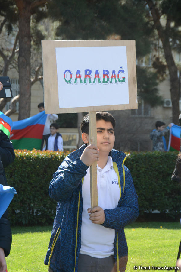 Azərbaycan xalqı Milli Ordumuzun uğurlarını qeyd edir (ƏLAVƏ OLUNUB)  (FOTO 1)
