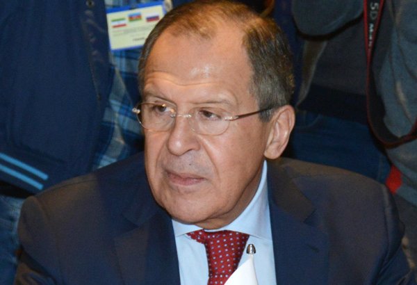 Lavrov Bakıda Tahir Salahovla görüşdü, sərgisində oldu
