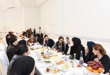 Heydər Əliyev Fondunun prezidenti Mehriban Əliyevanın adından şəhidlərin ruhuna ehsan verilib (FOTO)