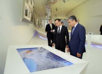 Dmitri Medvedev Heydər Əliyev Mərkəzində olub (FOTO)
