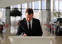 Dmitri Medvedev Heydər Əliyev Mərkəzində olub (FOTO)