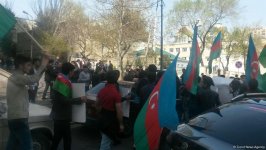 Gənclər AXCP sədri Əli Kərimlinin evi qarşısında aksiya keçirib (FOTO)