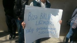 Gənclər AXCP sədri Əli Kərimlinin evi qarşısında aksiya keçirib (FOTO)