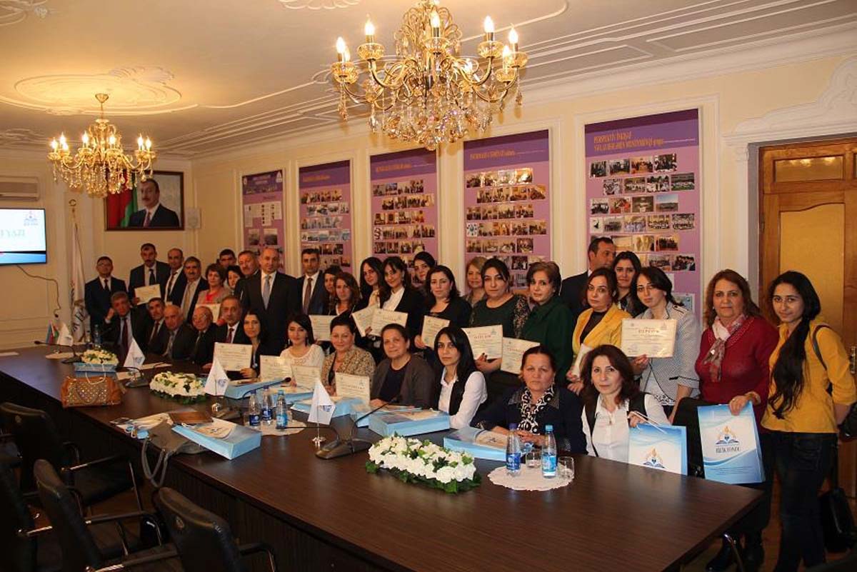 "Ən yaxşı yazı" müsabiqəsinin qalibləri mükafatlandırıldı (FOTO)