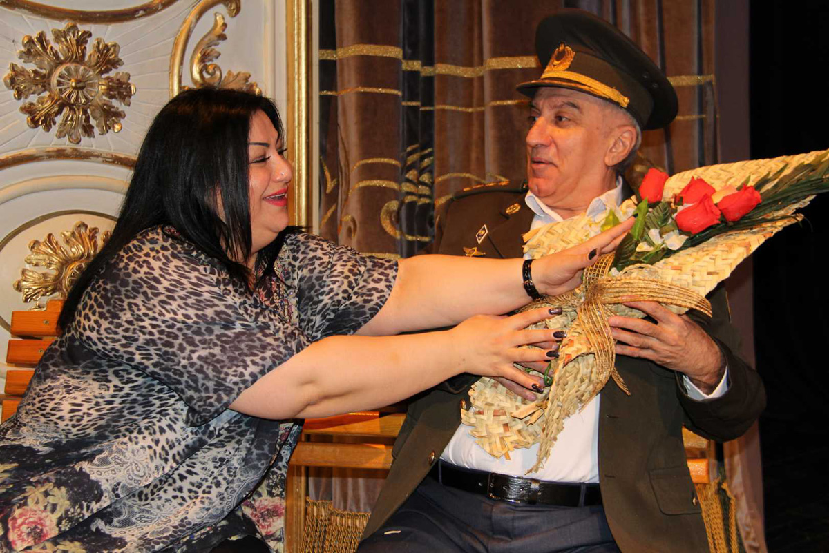 "Amerikalı kürəkən" (FOTO)
