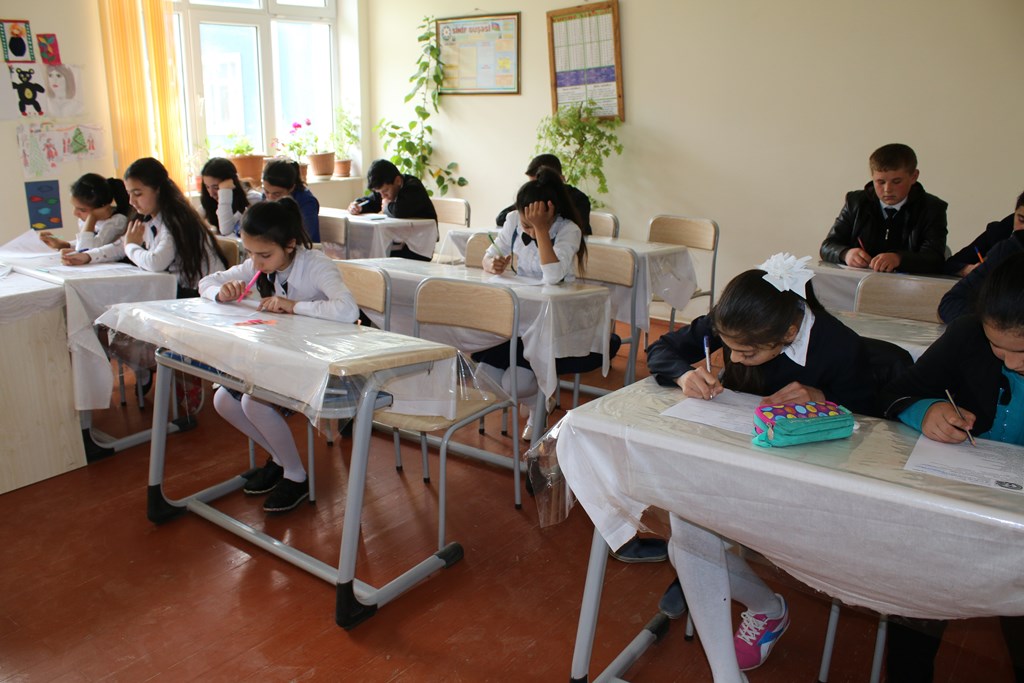 Azərbaycanda rus bölməsində təhsil alan şagirdlərin sayı çoxalıb