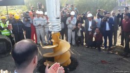 Azərbaycan və İran sərhəddə dəmir yolu körpüsünün təməlini qoydular (FOTO)