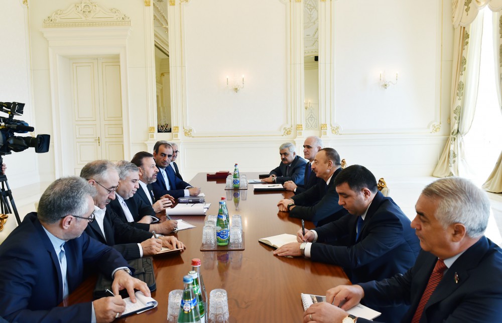 Prezident İlham Əliyev İranın rabitə və informasiya texnologiyaları nazirinə “Dostluq” ordeni təqdim edib (FOTO)