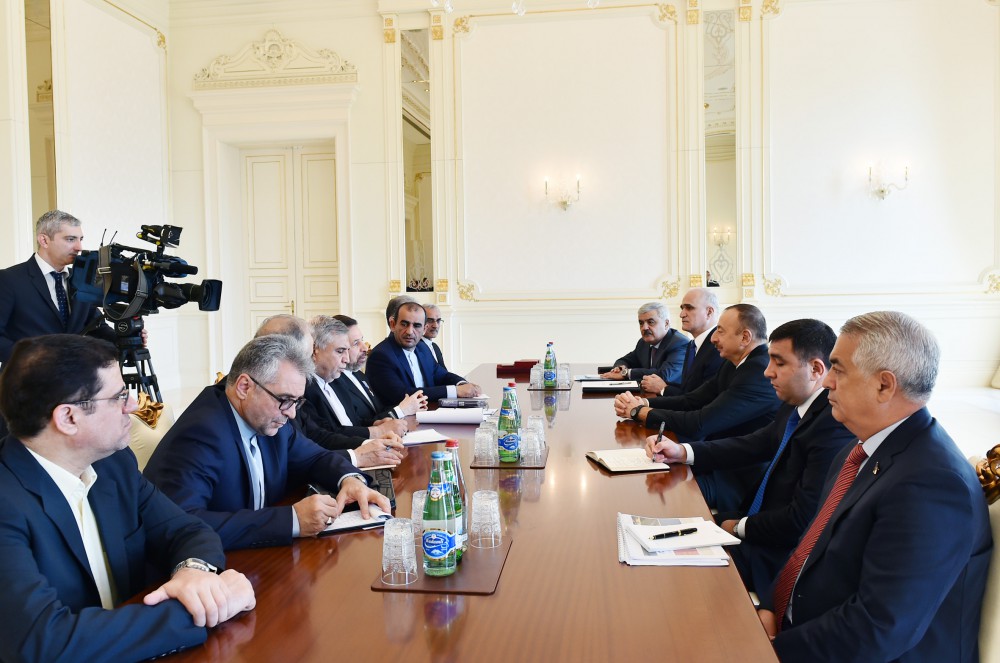 Prezident İlham Əliyev İranın rabitə və informasiya texnologiyaları nazirinə “Dostluq” ordeni təqdim edib (FOTO)