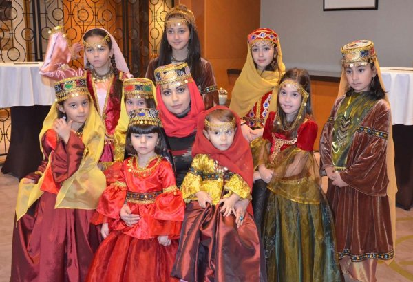 Budapeştdə azərbaycanlı modelyer-dizaynerin milli geyimlərdən ibarət kolleksiyası təqdim olunub (FOTO)