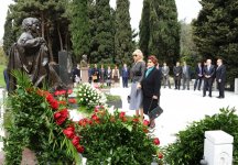 Tibb ictimaiyyətinin nümayəndələri akademik Zərifə xanım Əliyevanın xatirəsini ehtiramla yad ediblər (FOTO)