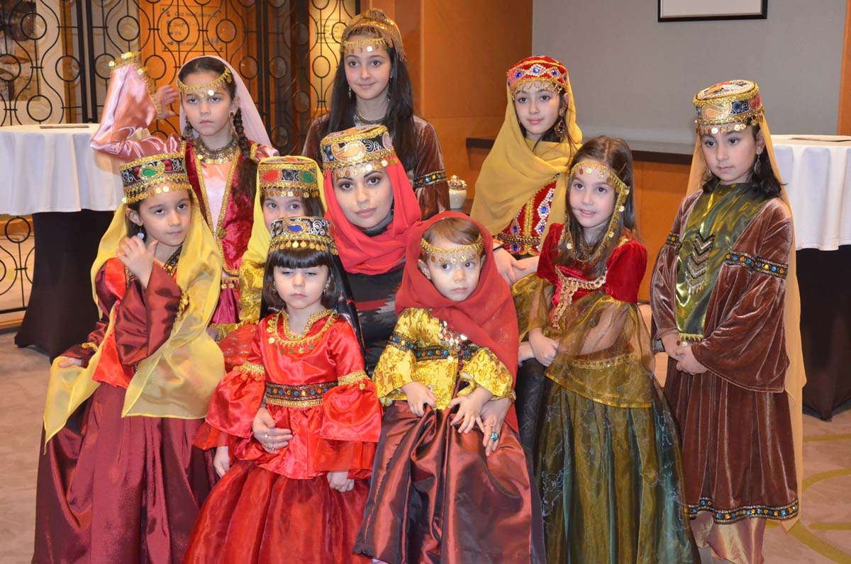 Budapeştdə azərbaycanlı modelyer-dizaynerin milli geyimlərdən ibarət kolleksiyası təqdim olunub (FOTO)