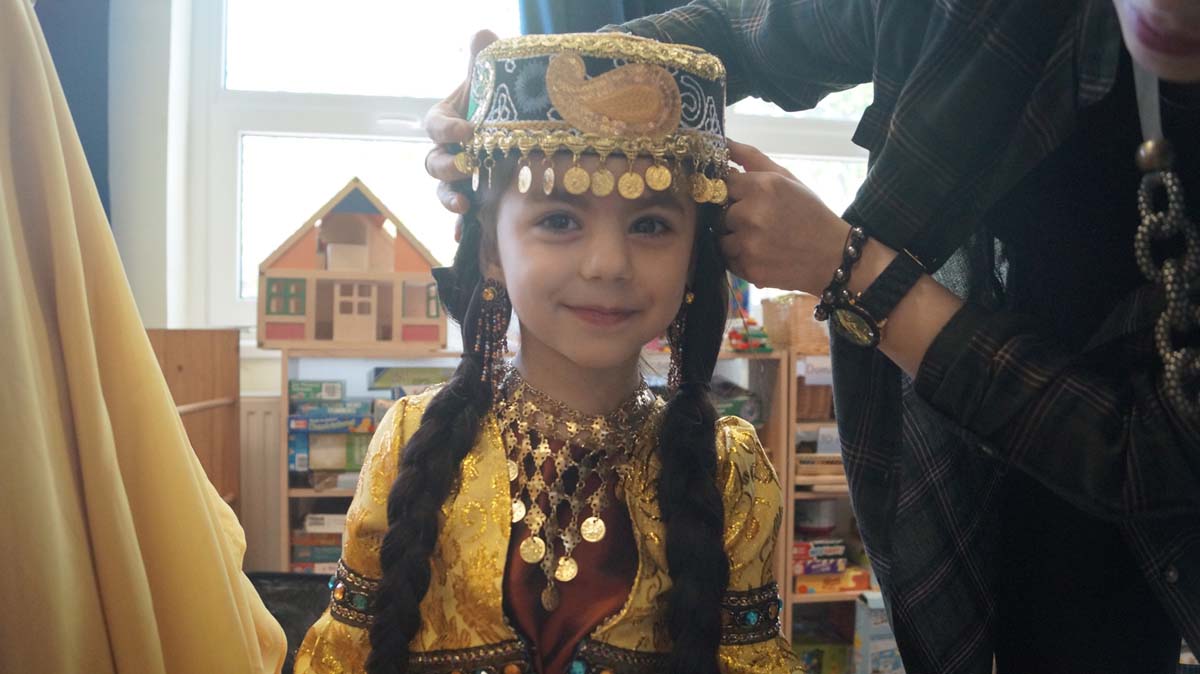 Budapeştdə azərbaycanlı modelyer-dizaynerin milli geyimlərdən ibarət kolleksiyası təqdim olunub (FOTO)
