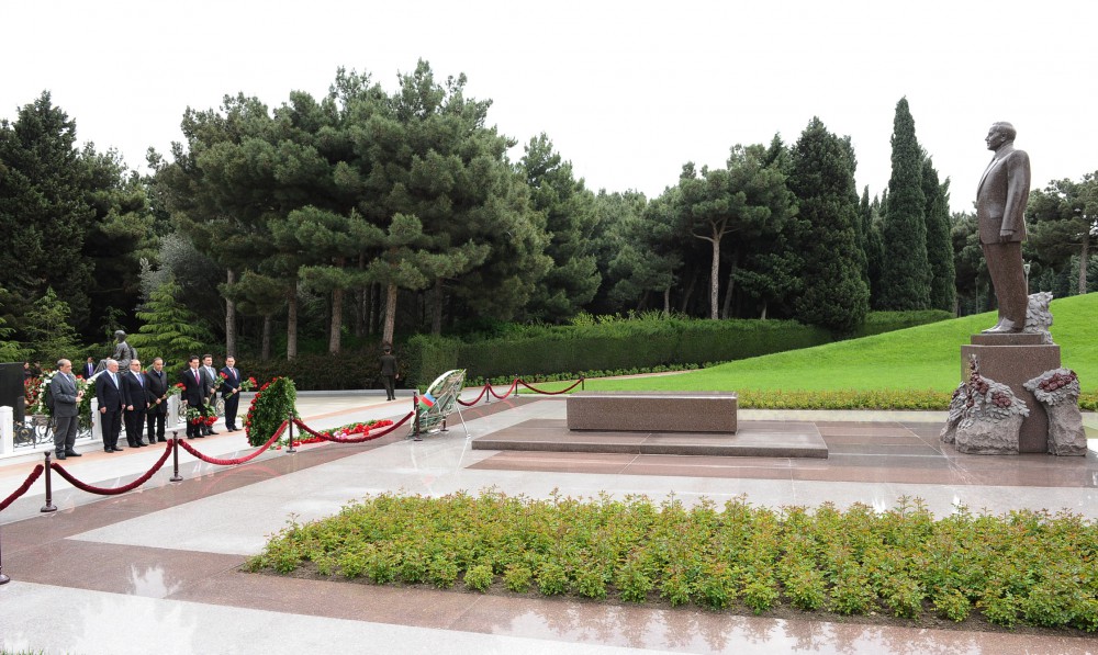 Tibb ictimaiyyətinin nümayəndələri akademik Zərifə xanım Əliyevanın xatirəsini ehtiramla yad ediblər (FOTO)