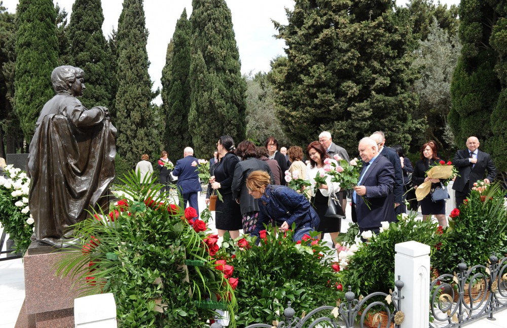 Tibb ictimaiyyətinin nümayəndələri akademik Zərifə xanım Əliyevanın xatirəsini ehtiramla yad ediblər (FOTO)
