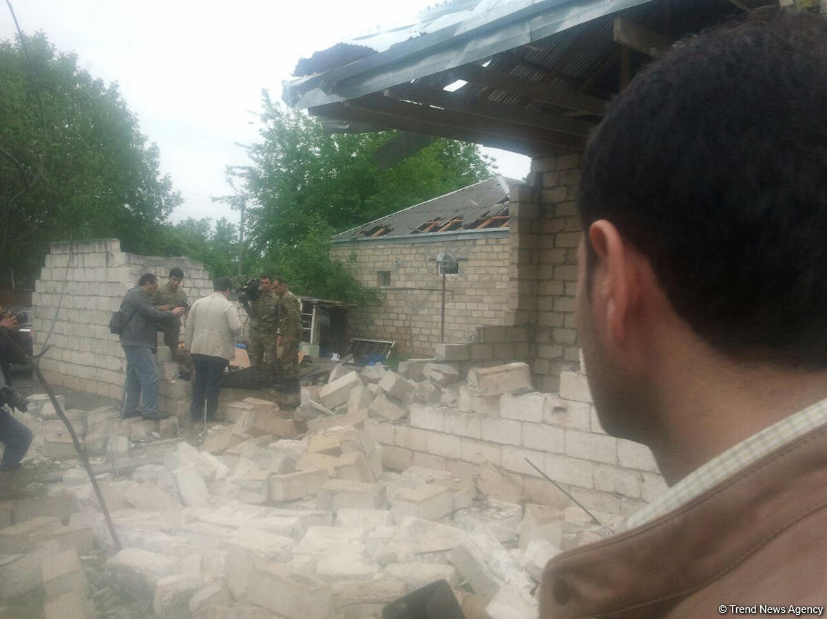Erməni hərbi birləşmələrinin artilleriya zərbələrindən dağılmış Qaradağlı kəndi (FOTO)