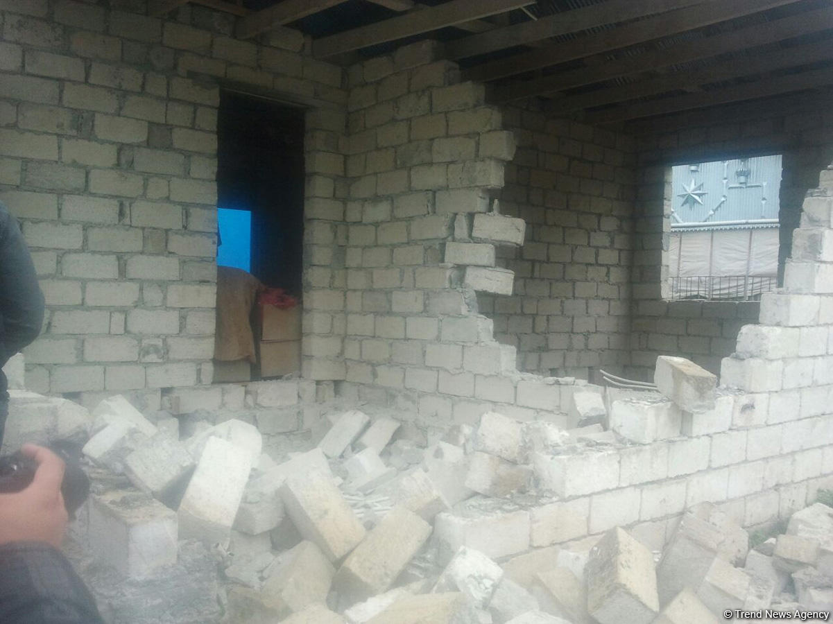 Erməni hərbi birləşmələrinin artilleriya zərbələrindən dağılmış Qaradağlı kəndi (FOTO)