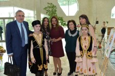 Leyla Əliyeva Daun Sindromlu Şəxslərin Reabilitasiya Mərkəzi və körpələr evində olub (FOTO)