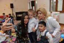 Leyla Əliyeva Daun Sindromlu Şəxslərin Reabilitasiya Mərkəzi və körpələr evində olub (FOTO)