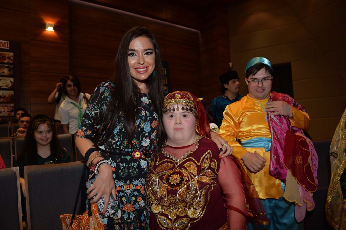 Leyla Əliyeva Daun Sindromlu Şəxslərin Reabilitasiya Mərkəzi və körpələr evində olub (FOTO)