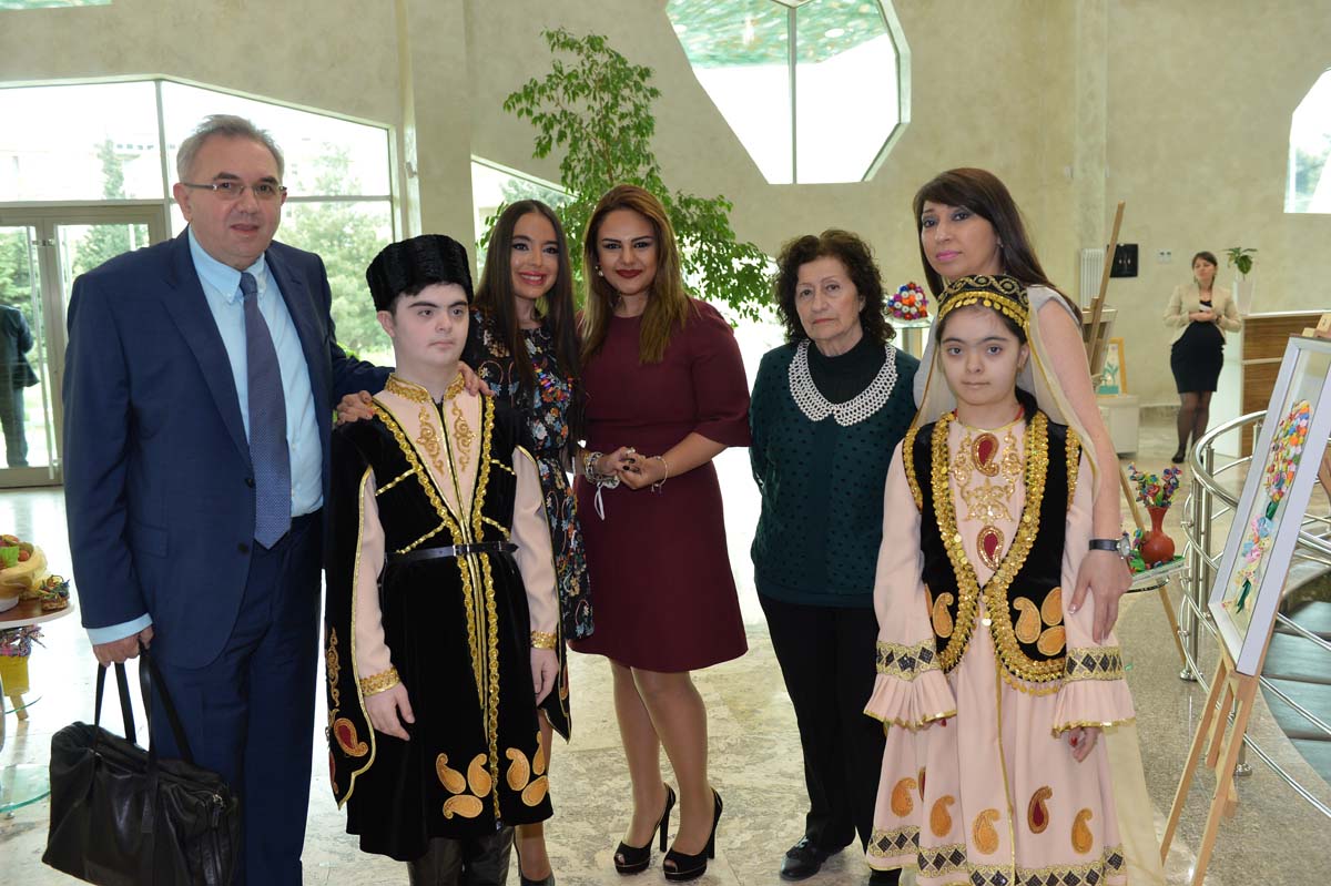 Leyla Əliyeva Daun Sindromlu Şəxslərin Reabilitasiya Mərkəzi və körpələr evində olub (FOTO)