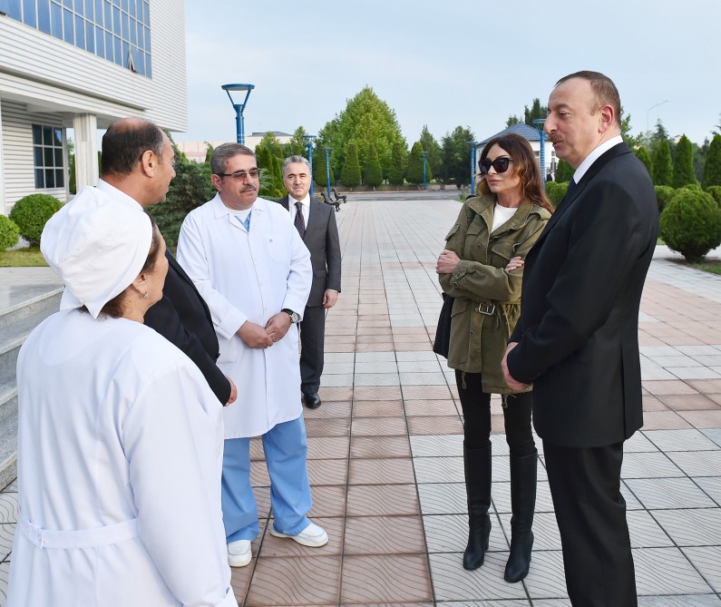 Prezident İlham Əliyev: Ermənilər mülki əhaliyə qarşı müharibə aparırlar (FOTO)