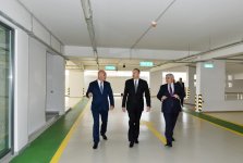 Bakının 8-ci Kilometr qəsəbəsində çoxmərtəbəli avtomobil dayanacağı istifadəyə verilib (FOTO)