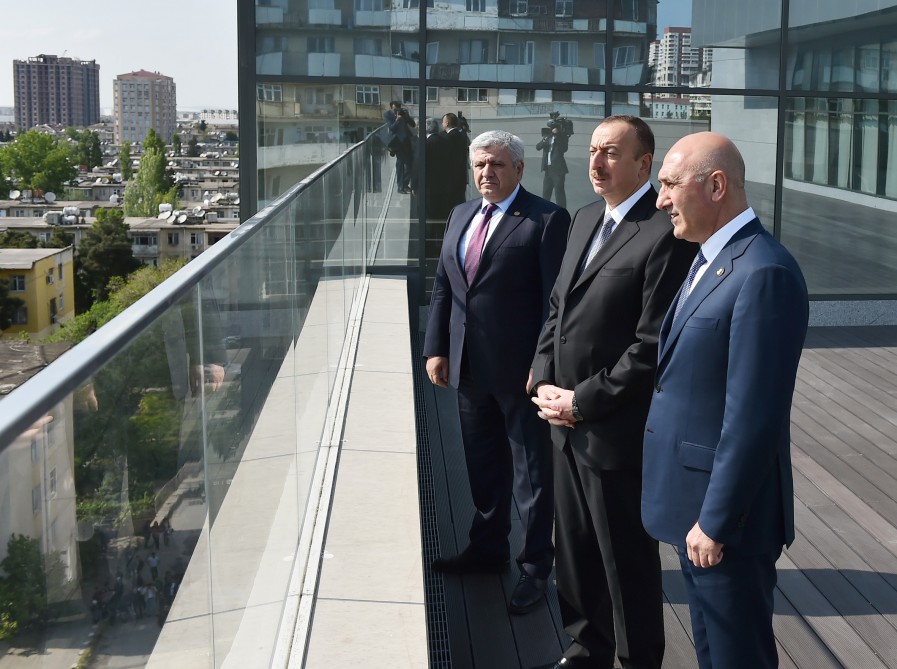 Prezident İlham Əliyev Heydər bağında yaradılan şəraitlə tanış olub (FOTO)