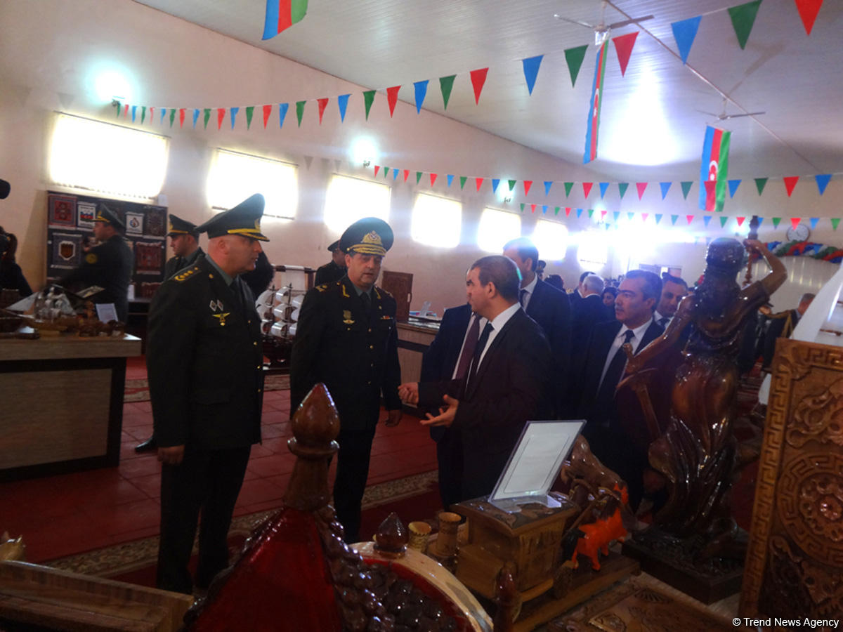 6 saylı cəzaçəkmə müəssisəsində məhkumların əl işləri nümayiş olundu  (FOTO)
