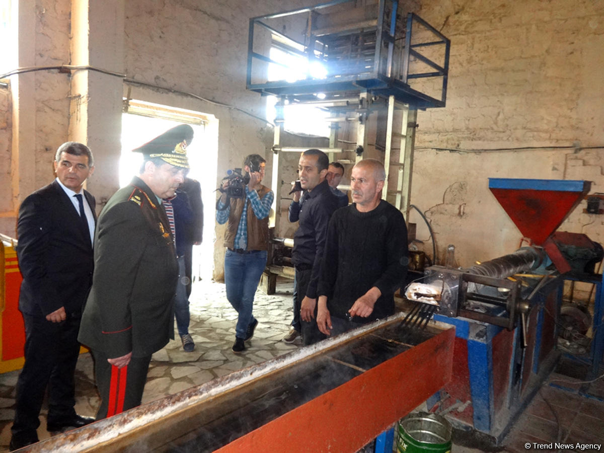 6 saylı cəzaçəkmə müəssisəsində məhkumların əl işləri nümayiş olundu  (FOTO)