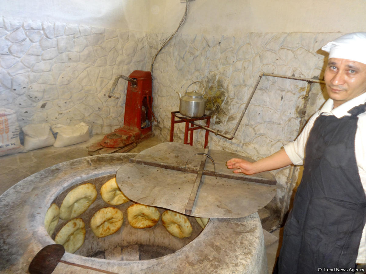 6 saylı cəzaçəkmə müəssisəsində məhkumların əl işləri nümayiş olundu  (FOTO)
