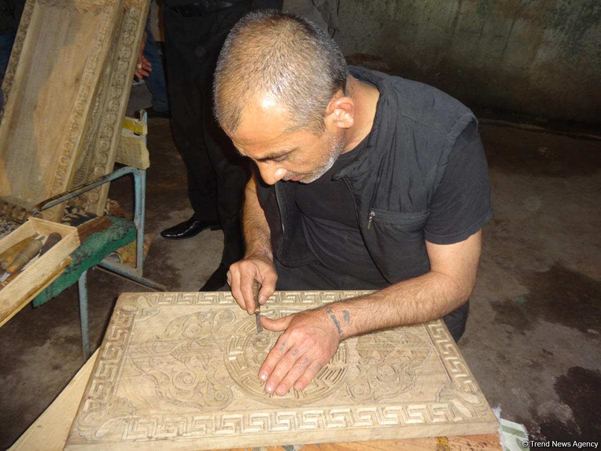 6 saylı cəzaçəkmə müəssisəsində məhkumların əl işləri nümayiş olundu  (FOTO)
