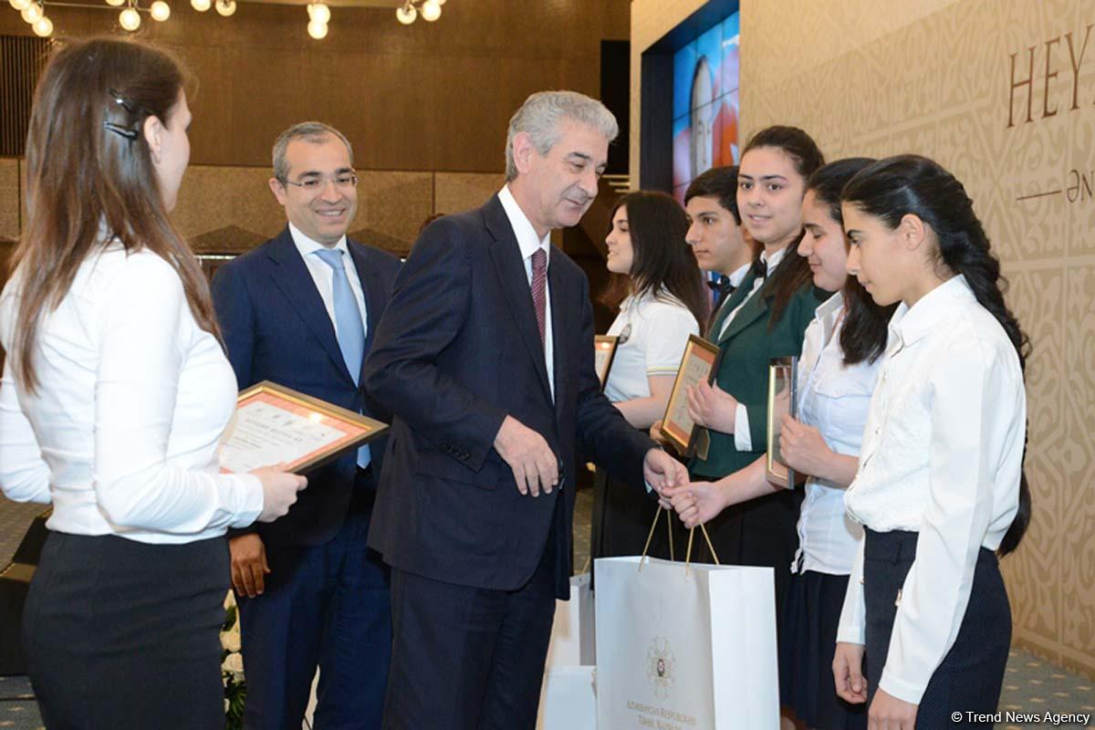 “Ən yaxşı təqdimat” müsabiqəsi qaliblərinin mükafatlandırılması mərasimi keçirilib (FOTO)