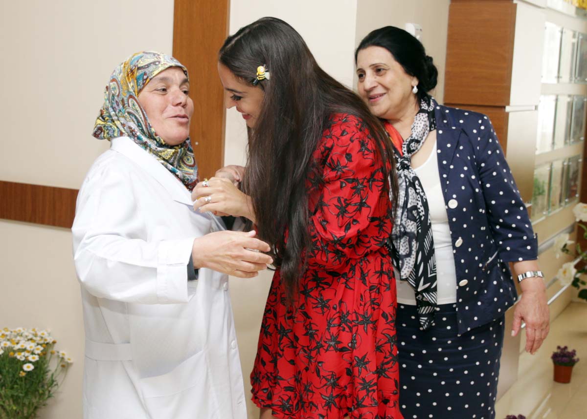 Leyla Əliyeva müharibə və əmək əlilləri üçün pansionatda olub (FOTO)