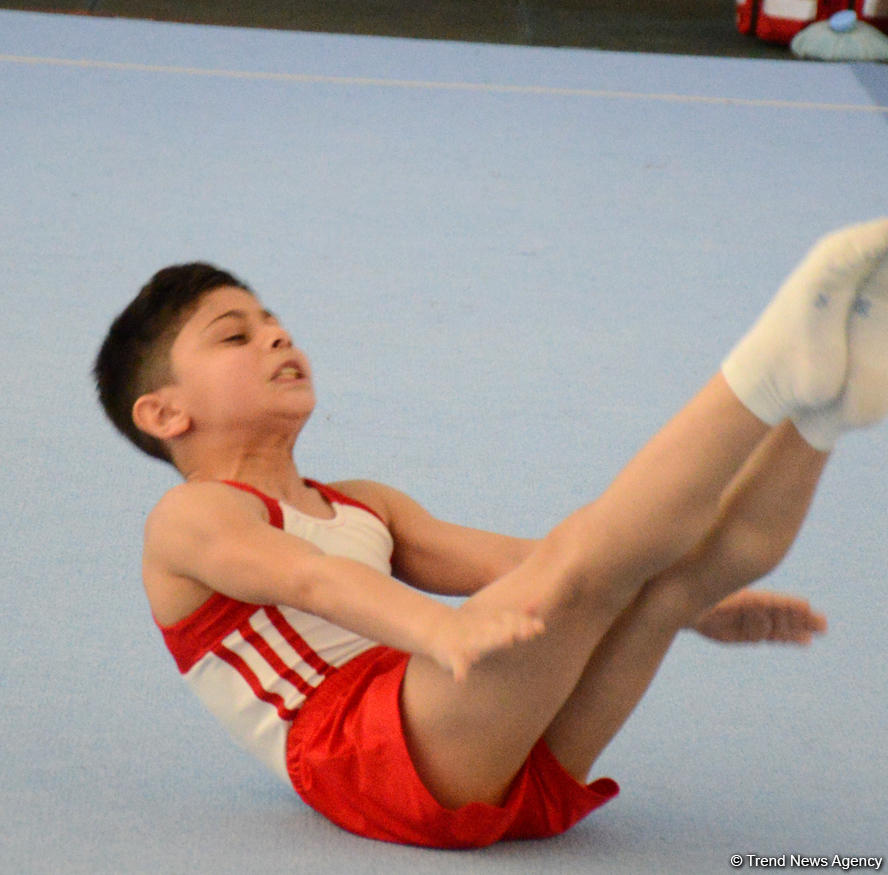İdman gimnastikası üzrə Azərbaycan Birinciliyi və Bakı Çempionatının ikinci günü start götürüb (FOTO)