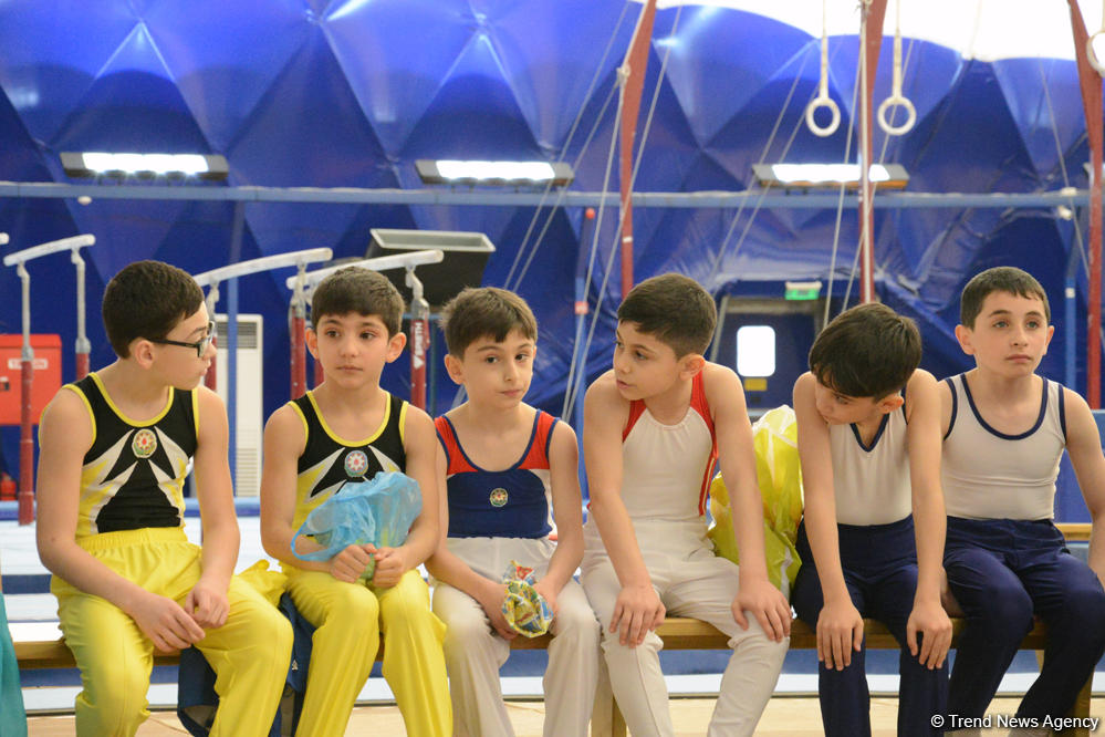 İdman gimnastikası üzrə Azərbaycan Birinciliyi və Bakı Çempionatının ikinci günü start götürüb (FOTO)