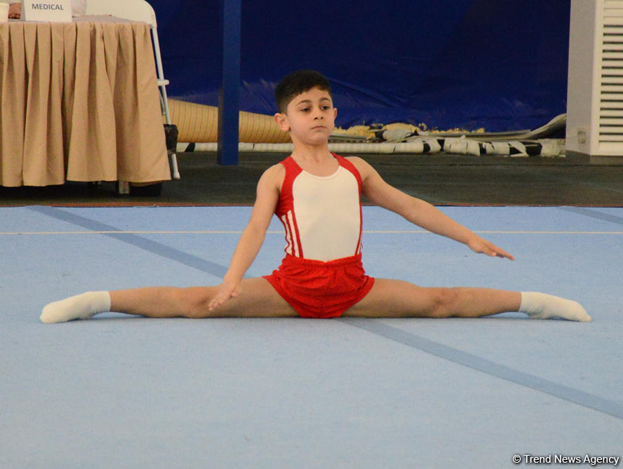 İdman gimnastikası üzrə Azərbaycan Birinciliyi və Bakı Çempionatının ikinci günü start götürüb (FOTO)