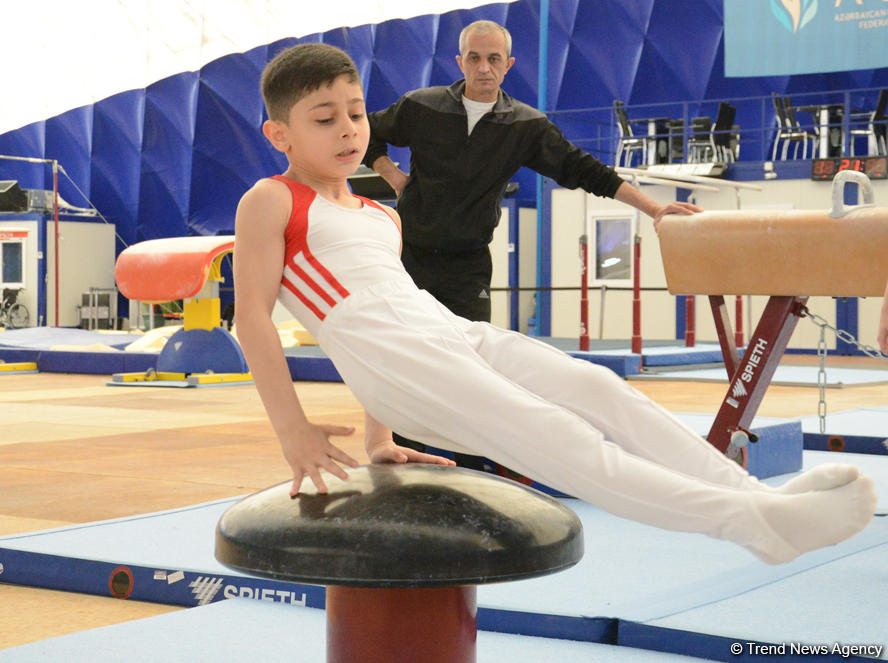 İdman gimnastikası üzrə Azərbaycan Birinciliyi və Bakı Çempionatının ikinci günü start götürüb (FOTO)