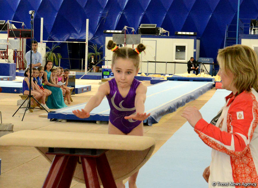 İdman gimnastikası üzrə Azərbaycan Birinciliyi və Bakı Çempionatının ikinci günü start götürüb (FOTO)