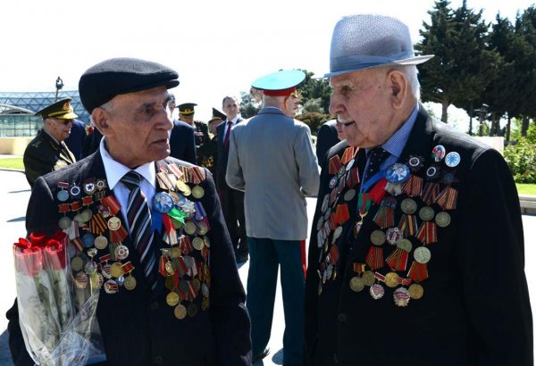Azərbaycan ictimaiyyəti Qələbə Gününü qeyd edir  (FOTO)