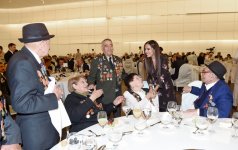 Prezident İlham Əliyev və xanımı ulu öndər Heydər Əliyevin anadan olmasının 93-cü ildönümü və 9 May - Qələbə Günü münasibətilə rəsmi qəbulda iştirak ediblər (FOTO)