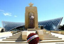 Azərbaycan ictimaiyyəti Qələbə Gününü qeyd edir  (FOTO)