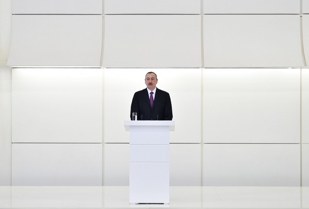 Prezident İlham Əliyev və xanımı ulu öndər Heydər Əliyevin anadan olmasının 93-cü ildönümü və 9 May - Qələbə Günü münasibətilə rəsmi qəbulda iştirak ediblər (FOTO)